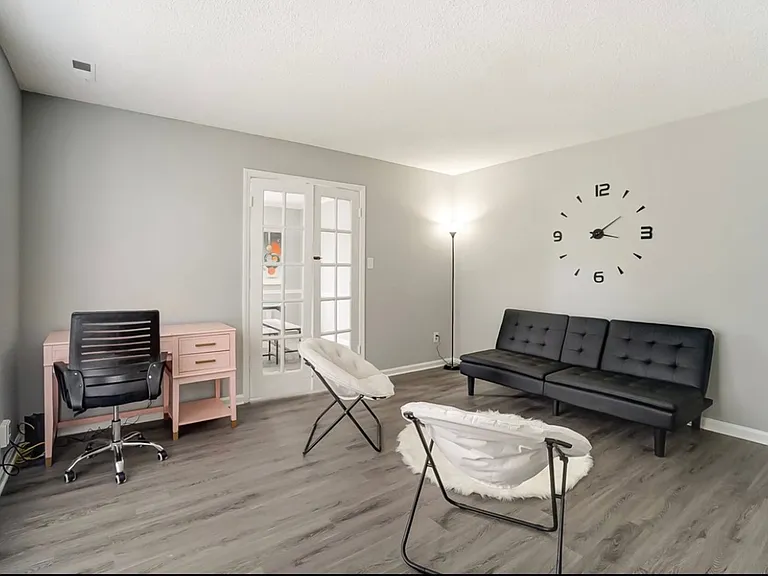 9501 Pondside Ln — Photo 33