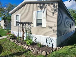 43104 Riviera Ave, Sterling Heights, MI 48314