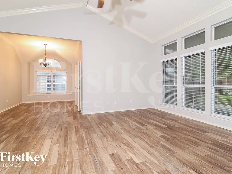 2210 Stillwater Dr — Photo 4