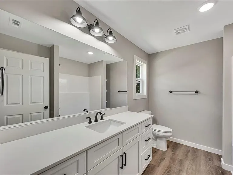 411 Hardy Ave SW — Photo 15