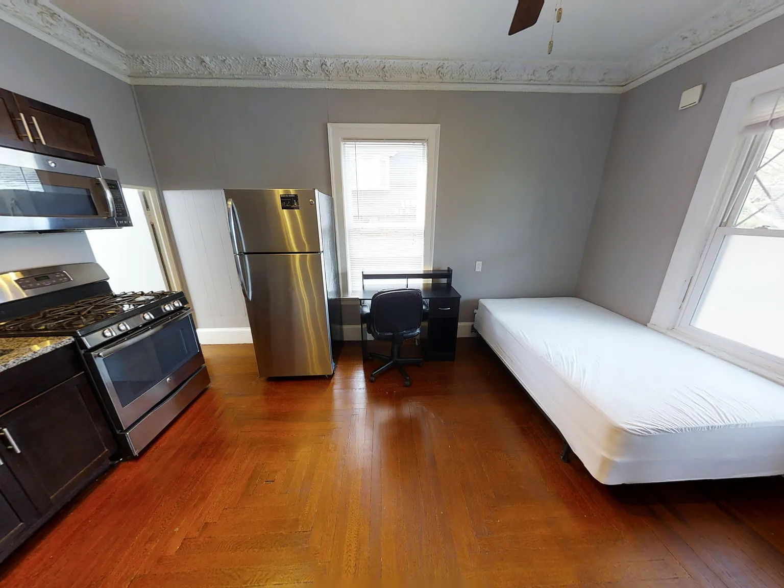 113 Comstock — Photo 3