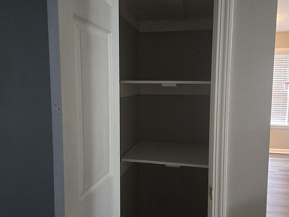 4th image of 800 N Augusta Ave #802