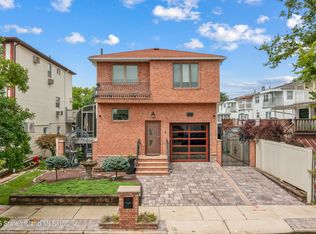 350 Bartlett Ave, Staten Island, NY 10312