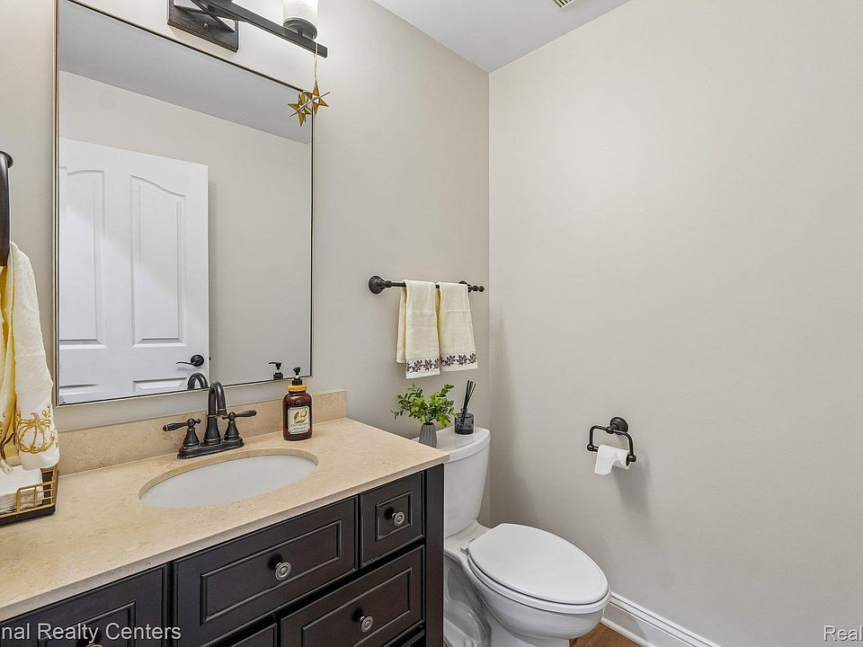 7480 Wyngate Dr, photo 21
