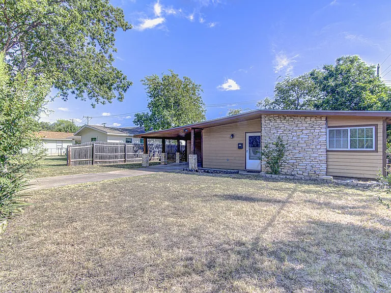 1410 Kamar Dr — Photo 3