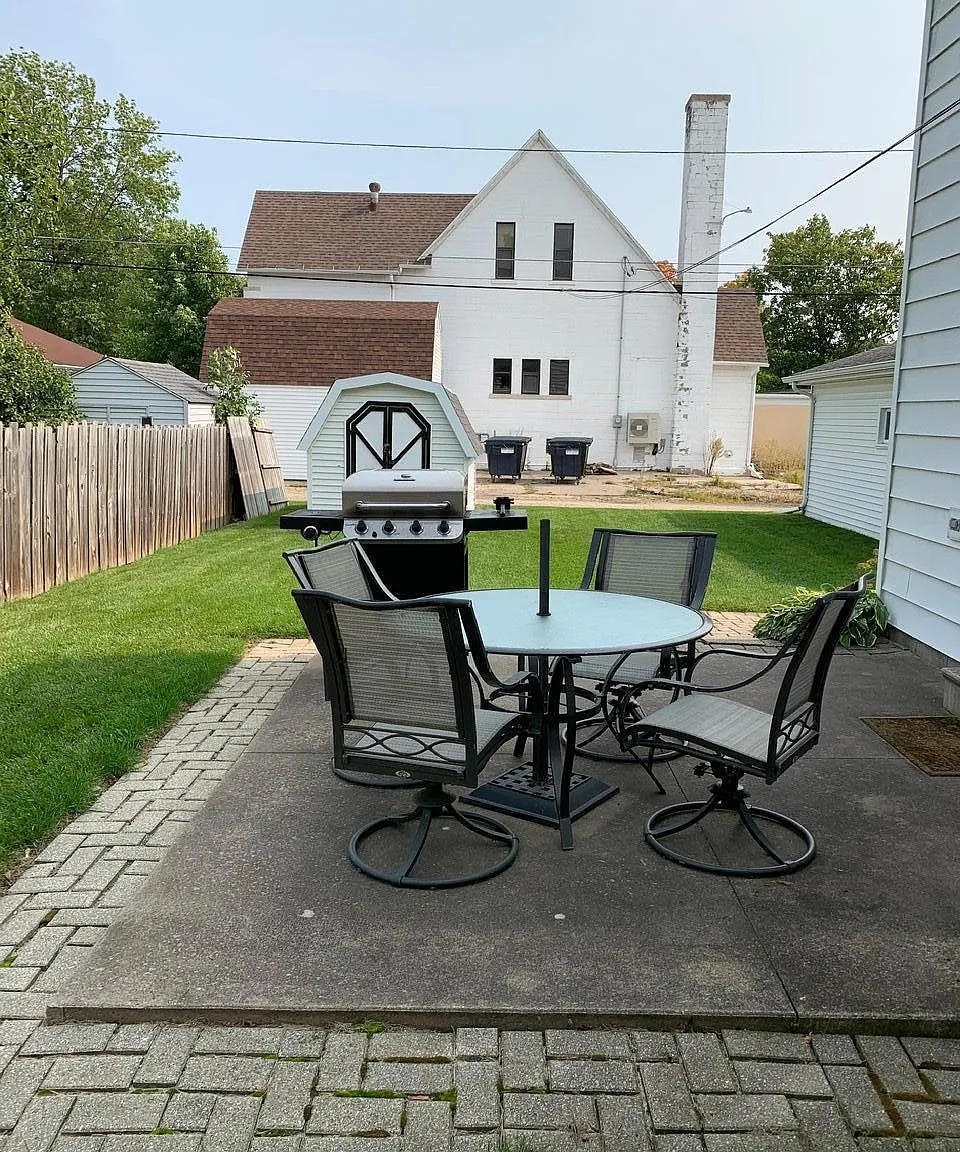 3 bed, 1.5 bath, 1645 sqft, $1,675 — Photo 1