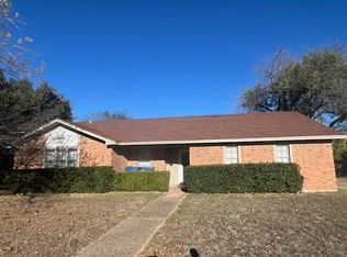 304 Crockett Ln, Hewitt, TX 76643