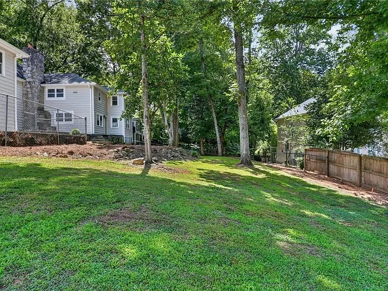 1220 Roxboro Dr NE — Photo 19