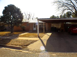 1104 3rd St, Plains, TX 79355