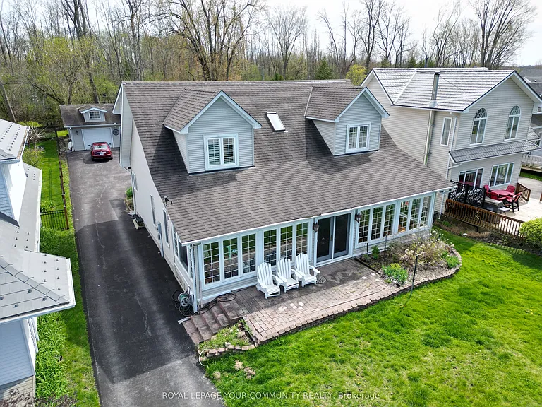 203 Lake Dr E — Photo 2