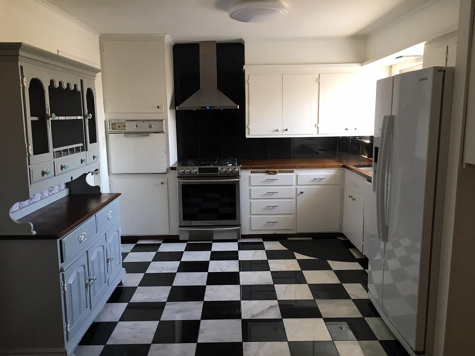 3 bed, 1400 sqft, $1,400 — Photo 2