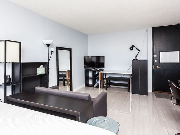 2019_8_5_3110_N_Sheridan_Unit_1007_4