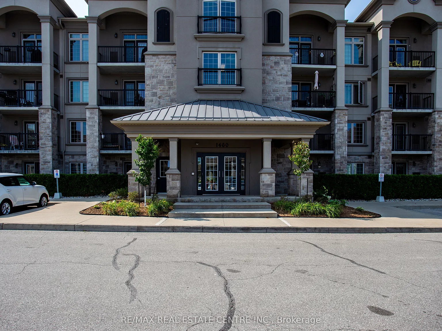 2 bed, $2,450 — Photo 2