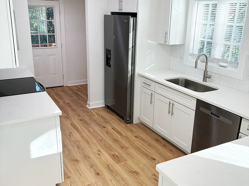 1st image of 709 S Center St