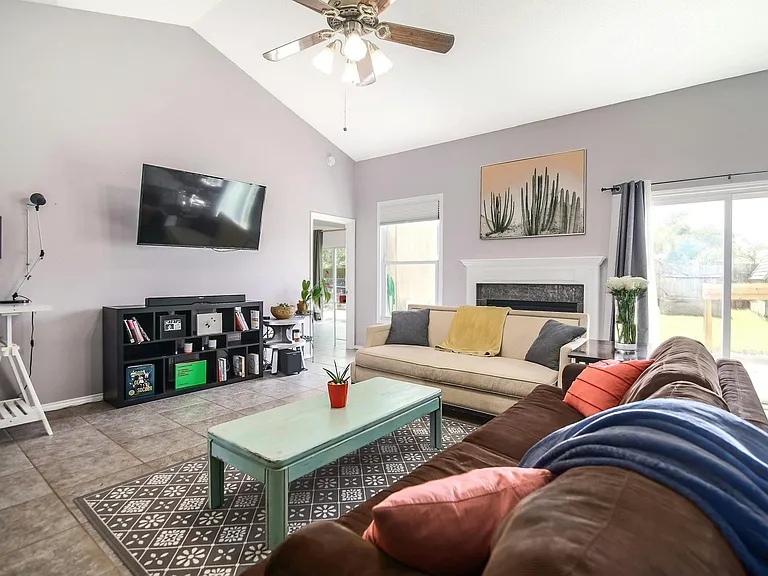 709 Sapling Cv — Photo 11
