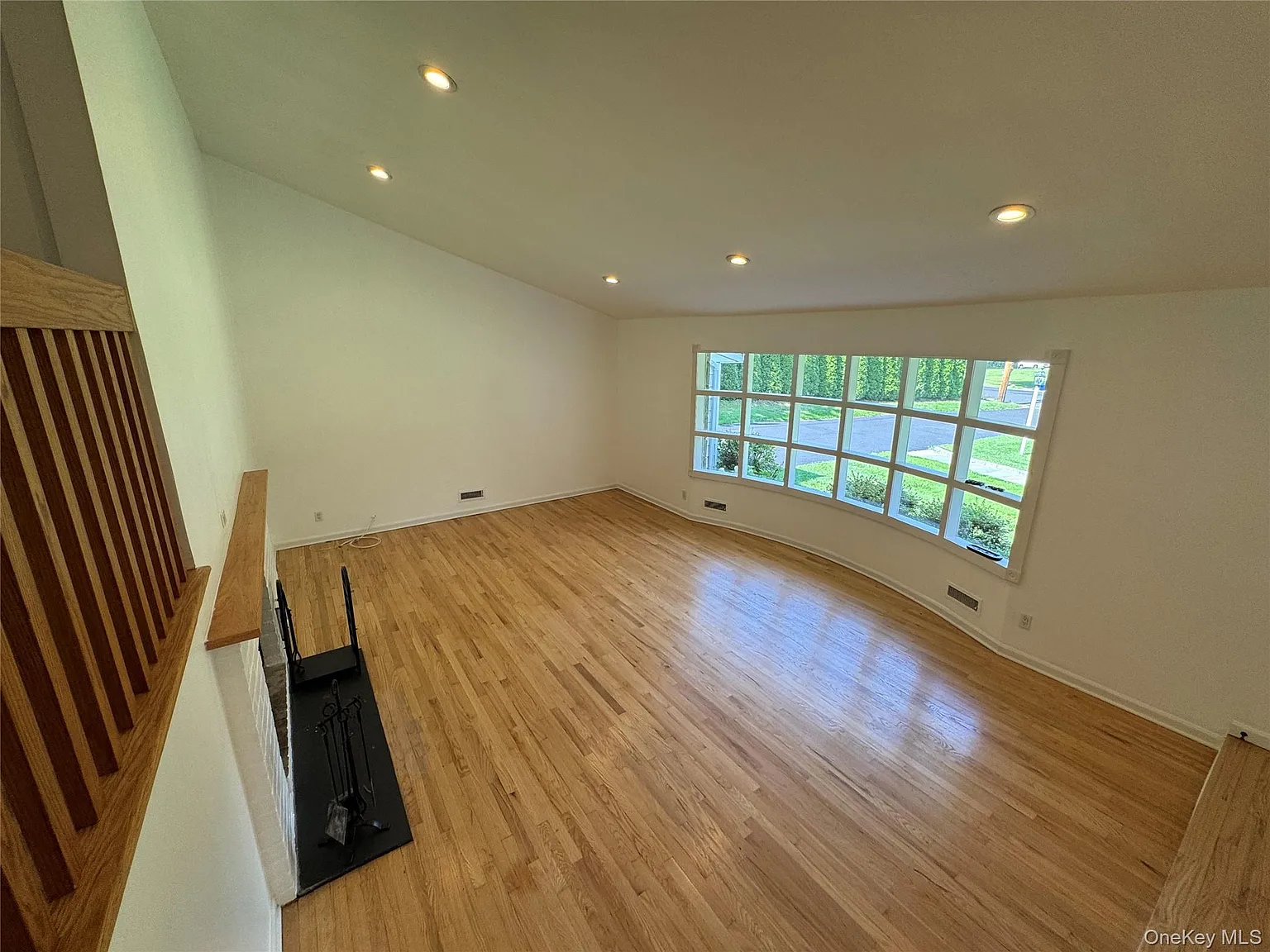 4 bed, 3.0 bath, 2416 sqft, $9,500 — Photo 3