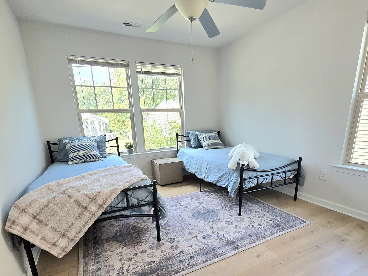 3 bed, 2.5 bath, 1679 sqft, $3,500 — Photo 3