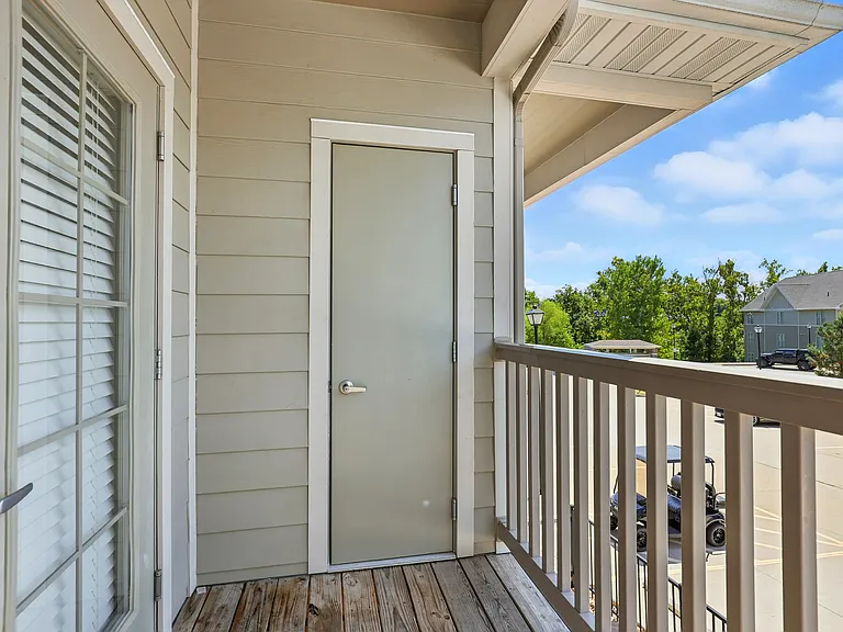 Balcony W/ Storage