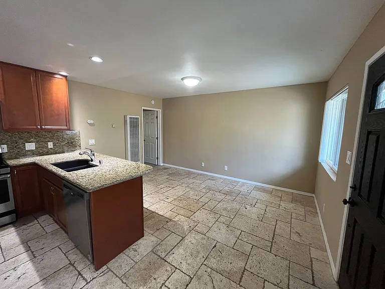 5065 W Point Loma Blvd #C — Photo 26