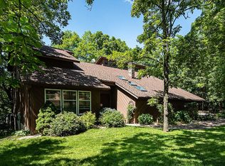 8957 Quail Ridge Ct, Dubuque, IA 52003