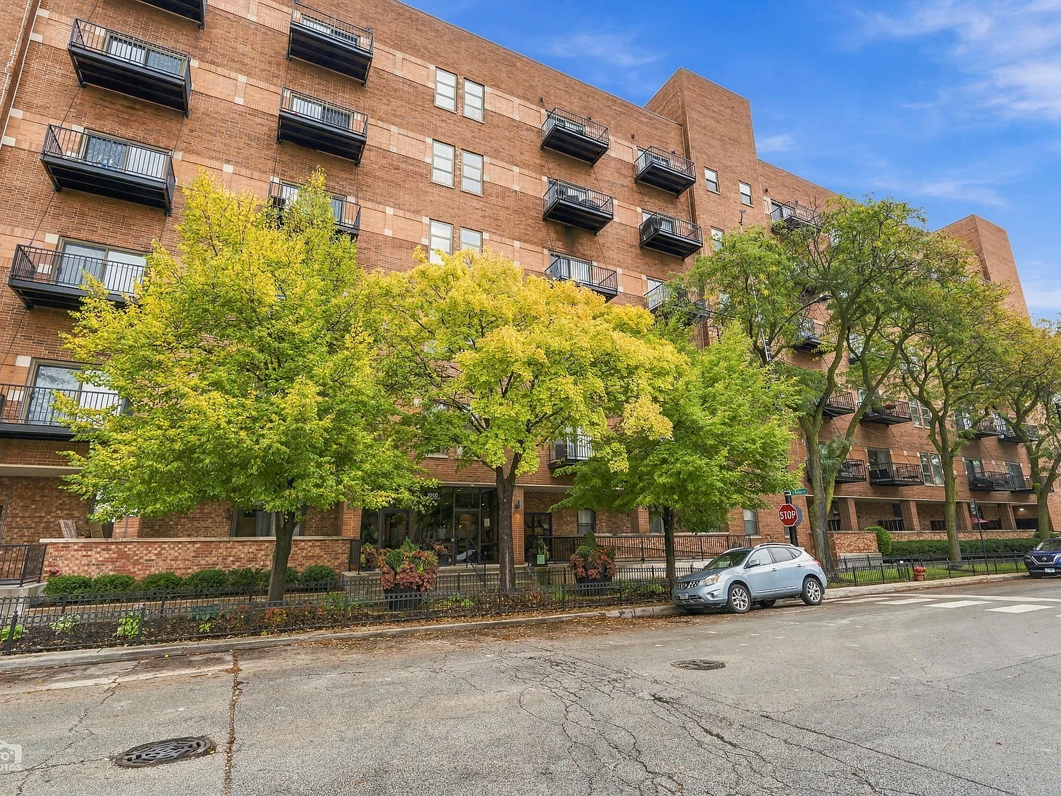 2 bed, 1200 sqft, $2,400 — Photo 4