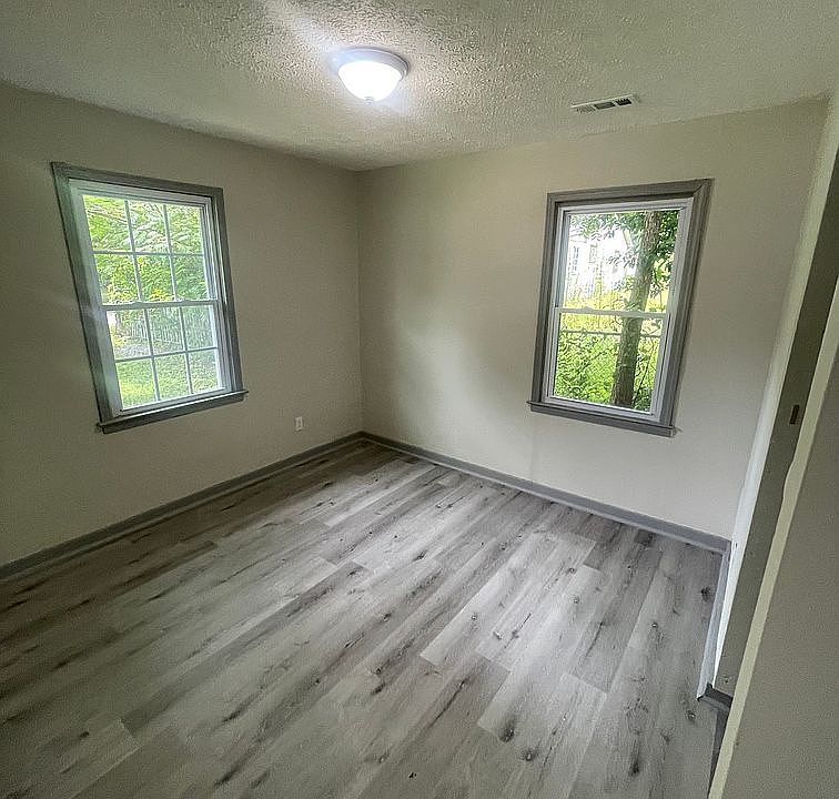 1st image of 3419 Broadview St