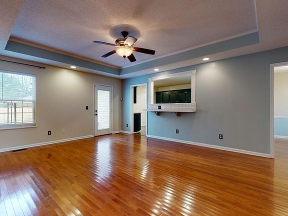 3rd image of 105 Brookfield Dr