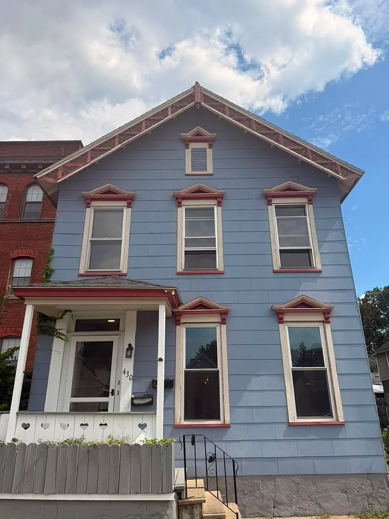 3 bed, 1000 sqft, $1,490 — Photo 1