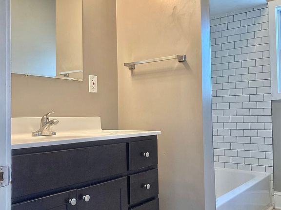 Downstairs full bathroom