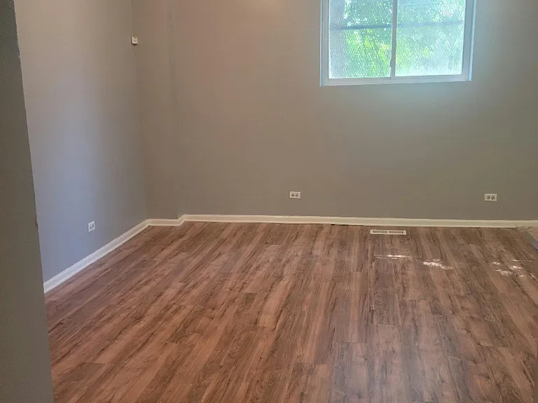 8801 S Escanaba Ave #1F — Photo 11