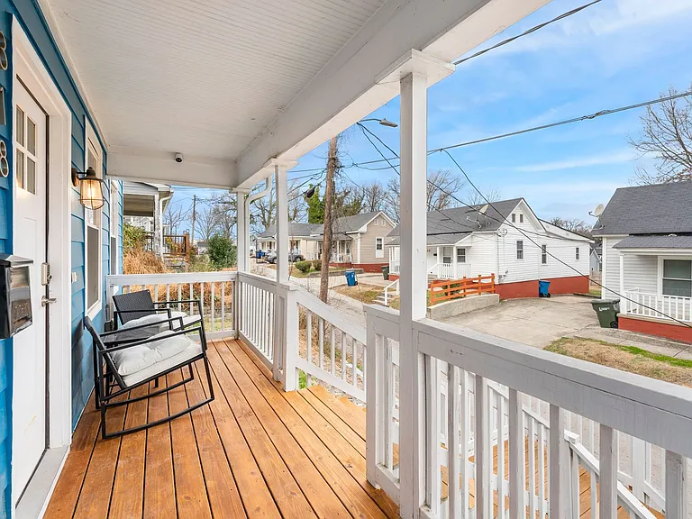 318 Wake Pl — Photo 2