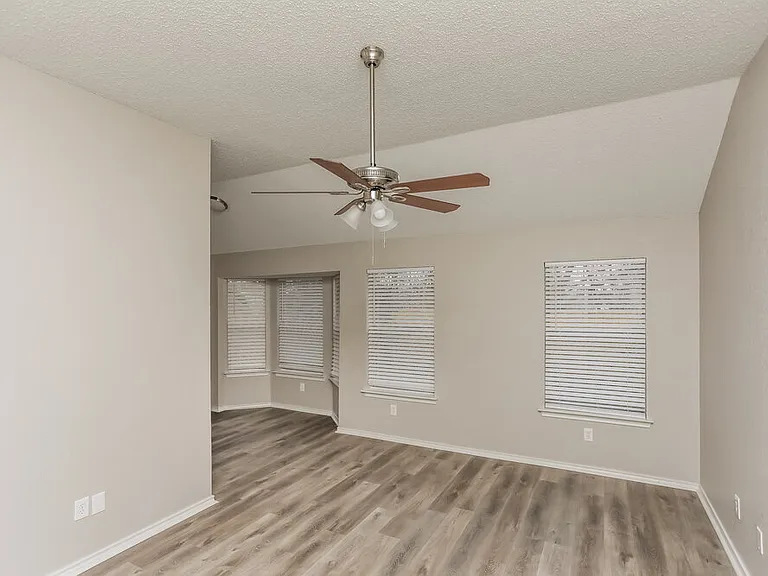 1512 Fern Dr — Photo 9