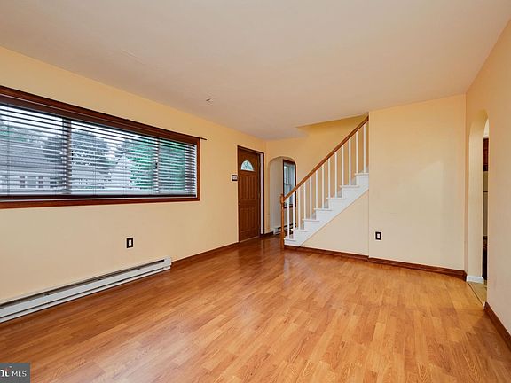 3rd image of 514 Curtis Ave