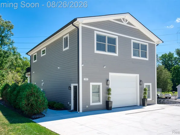 454 E Shore Dr, Whitmore Lake, MI 48189