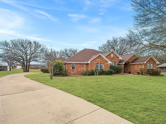 2nd image of 1025 Oak Hollow Ln