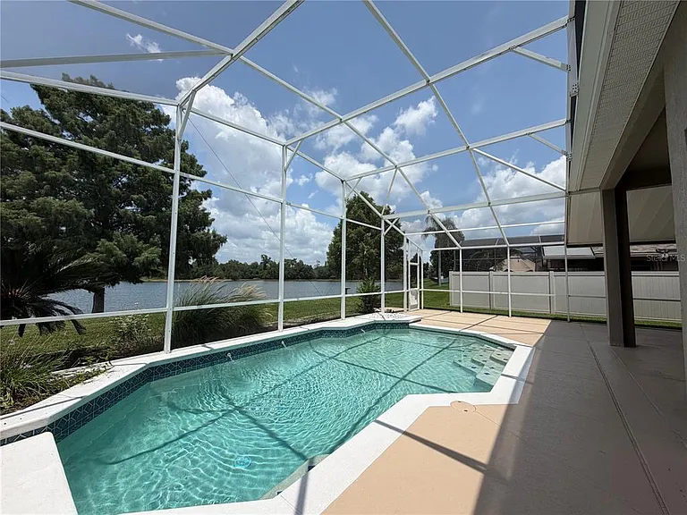 13813 Bluewater Cir — Photo 33