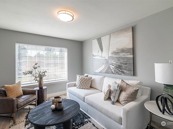 3rd image of 8012 Mountain Aire Court SE