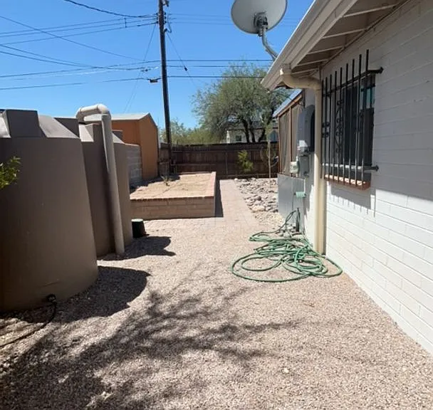 1150 E Waverly St — Photo 23