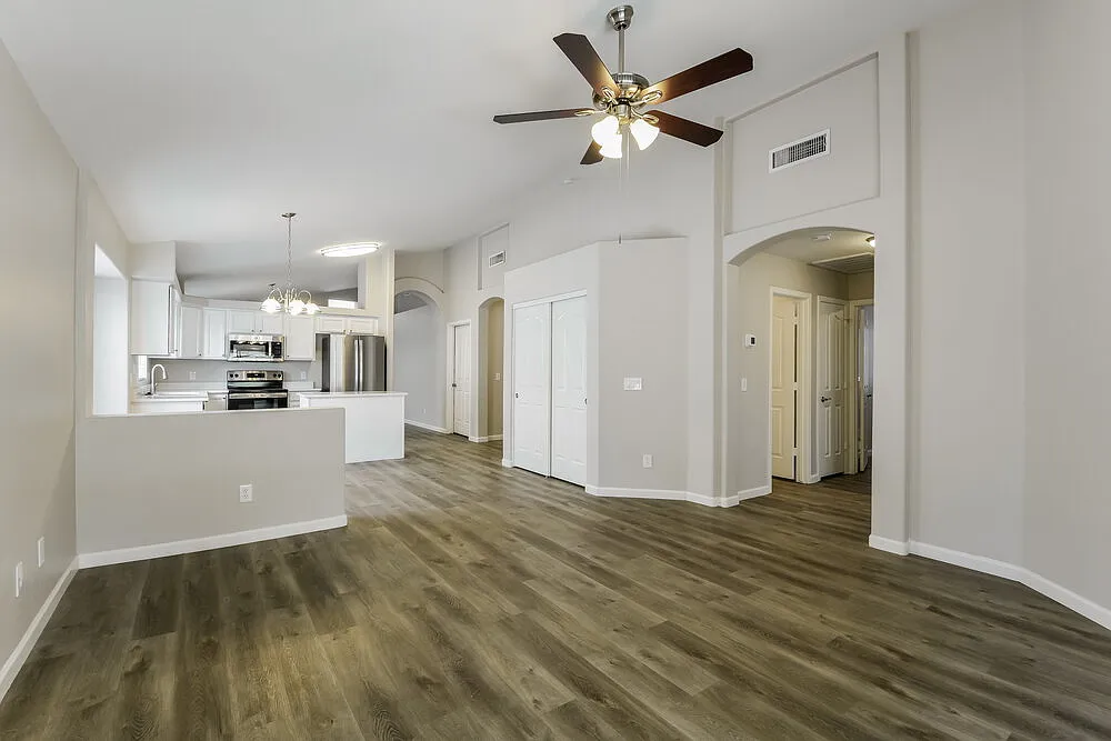 4 bed, 2.0 bath, 1810 sqft, $2,470 — Photo 3