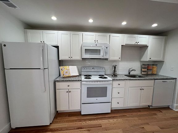 4th image of 5635-5645 Hobart St #24