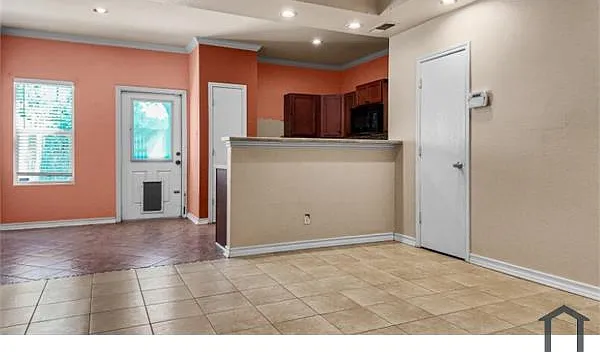 3 bed, 1237 sqft, $1,550 — Photo 2