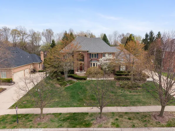 17784 Stonebrook Ct, Northville, MI 48168