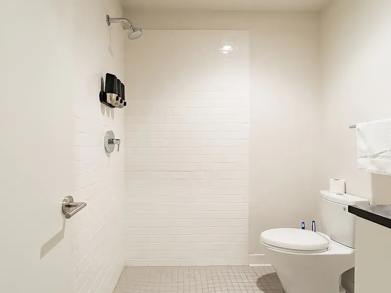 411 Summit Ave E #A — Photo 3