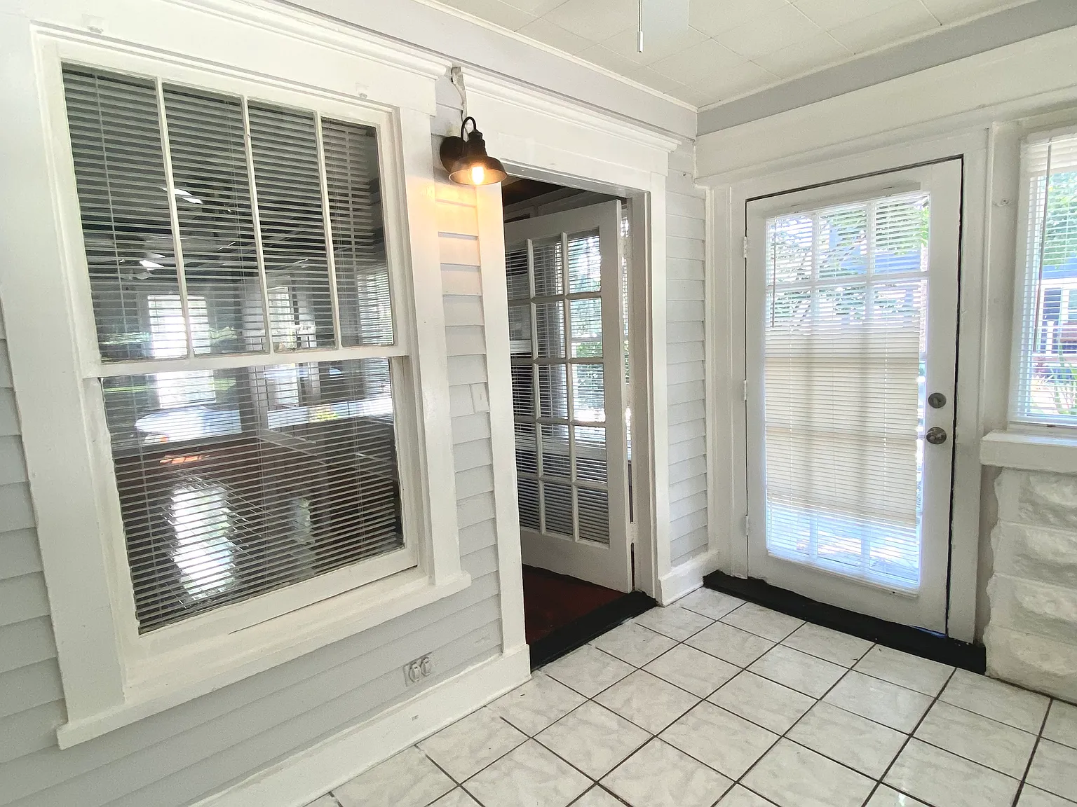 4 bed, 1200 sqft, $3,299 — Photo 3