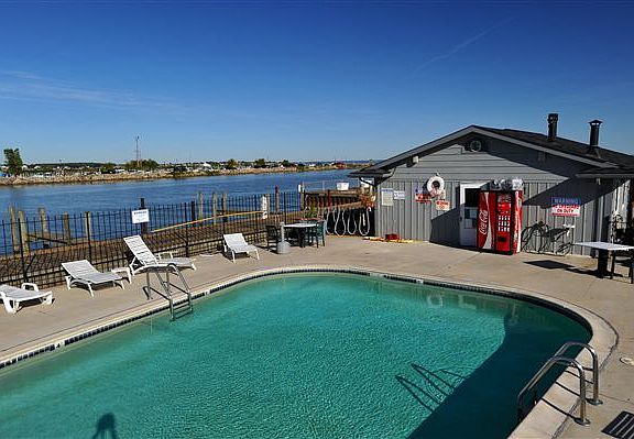 Harbor Club Heated Pool
