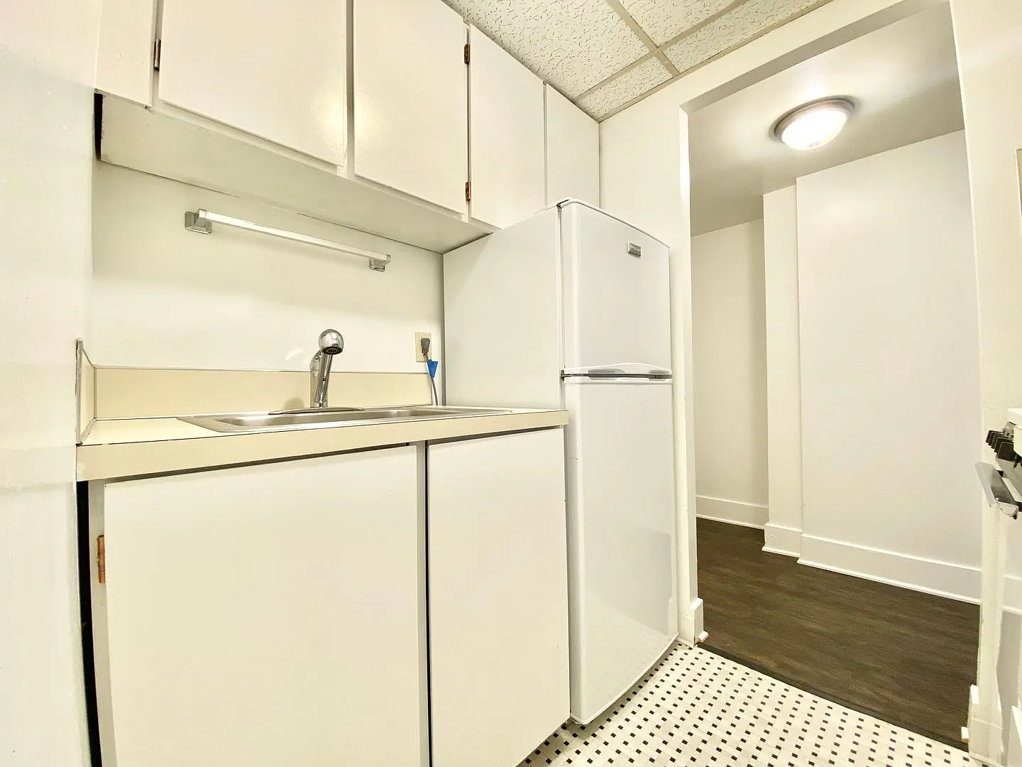 Burlingame Apartments — Photo 4