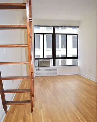 Rented by Manhattan Connection | media 17