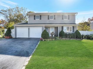 26 Fran Lane, Selden, NY 11784