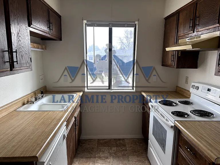 714 Downey St #18 — Photo 1