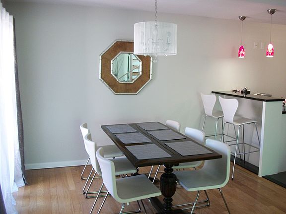 2nd image of 18 Bronxville Glen Dr